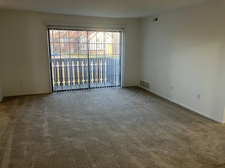 Charter Oaks Apartments — Photo 200