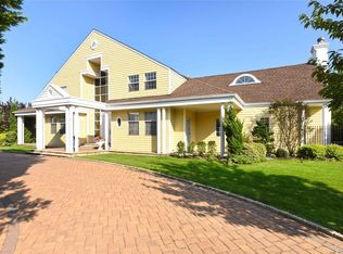 70 Heron Dr, Hewlett, NY 11557