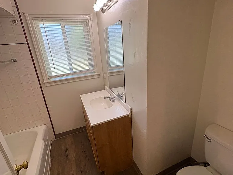 1216 N Conyer St — Photo 6