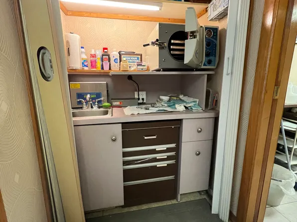 207 Ocean Parkway image 3 of 11