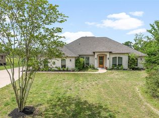 6867 McCrae Ln, Bryan, TX 77808