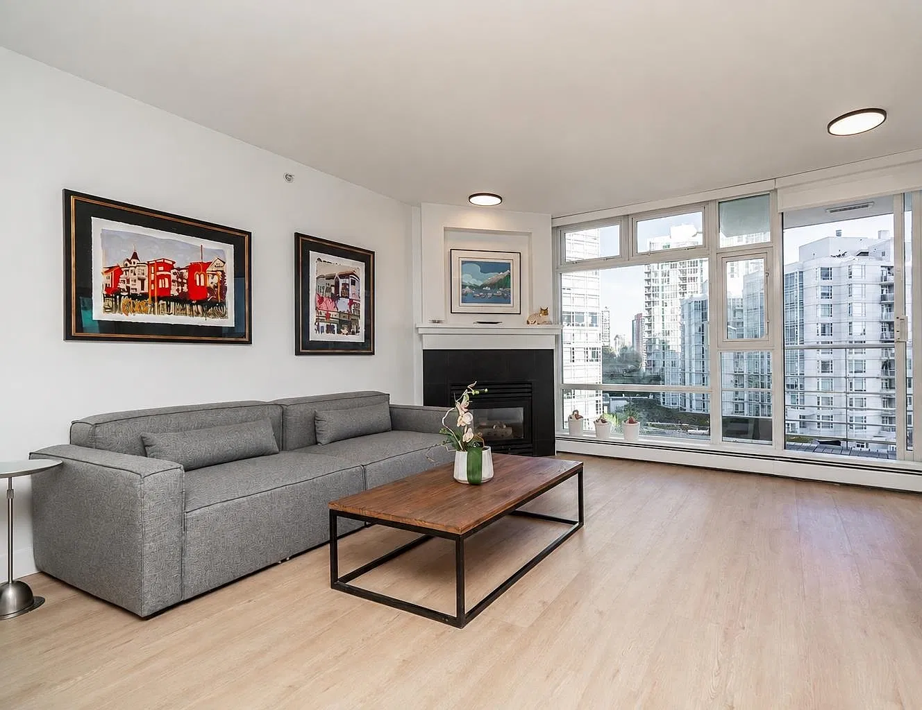 2 bed, 879 sqft, $4,995 — Photo 1
