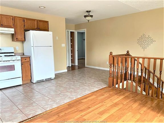 5th image of 2162 McKay Ave