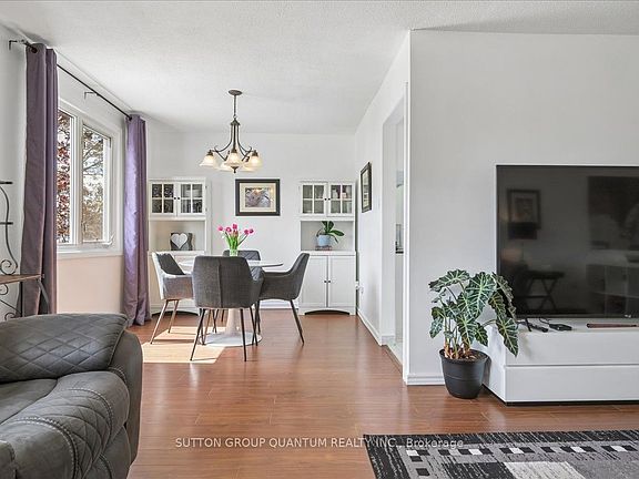 4th image of 16 Salisbury Cir