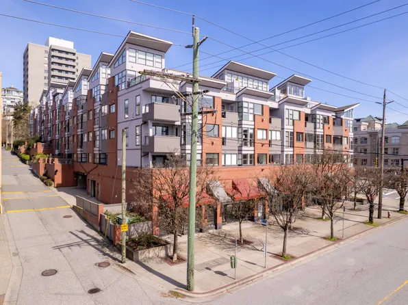 305 Lonsdale Ave #203, North Vancouver, BC V7M 2G3