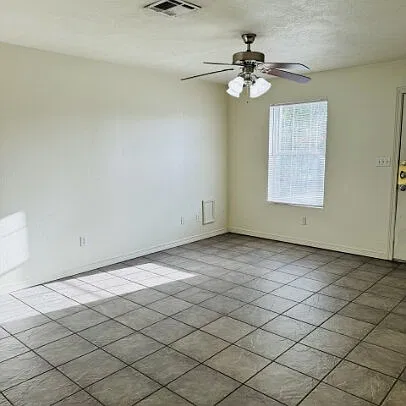 2 bed, 1.0 bath, 800 sqft, $950 — Photo 2