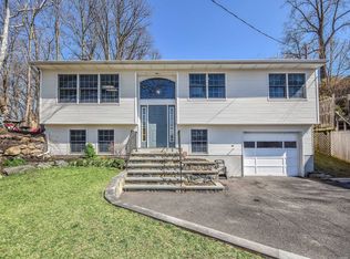 42 Harbor Rd, Port Washington, NY 11050