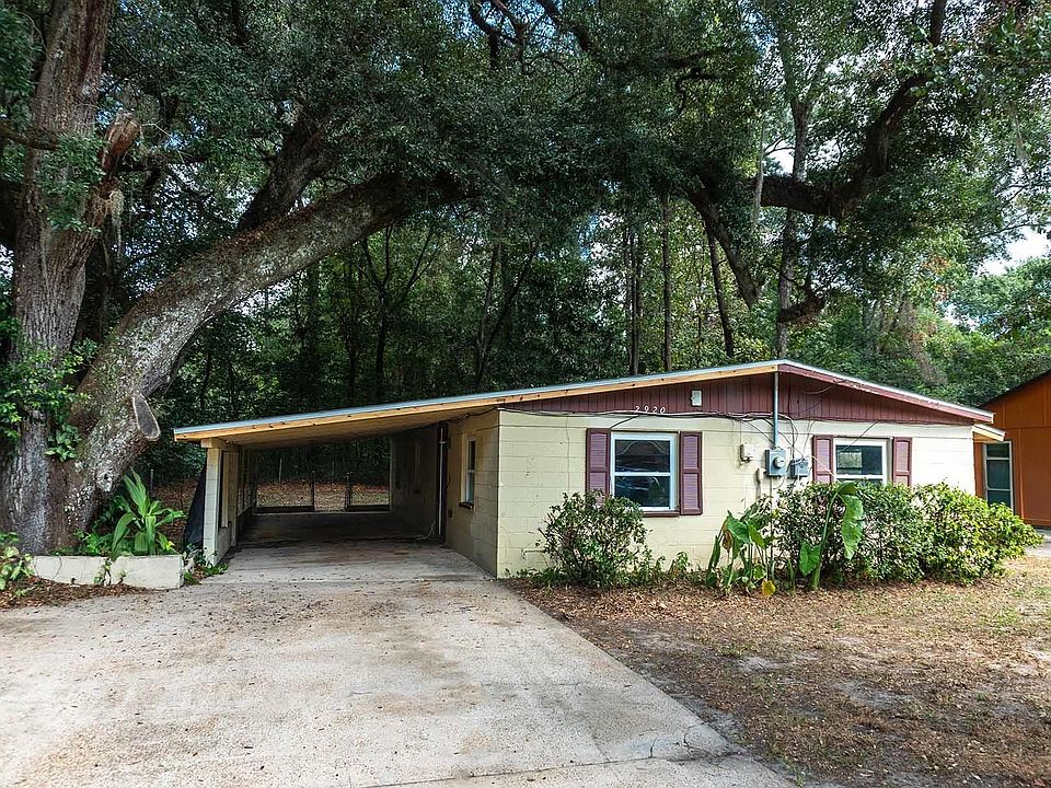 1st image of 2920 Oakwood Dr