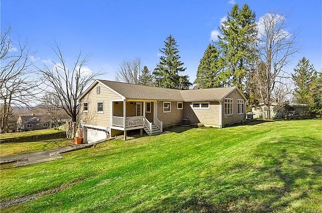 1st image of 9 Hilltop Dr
