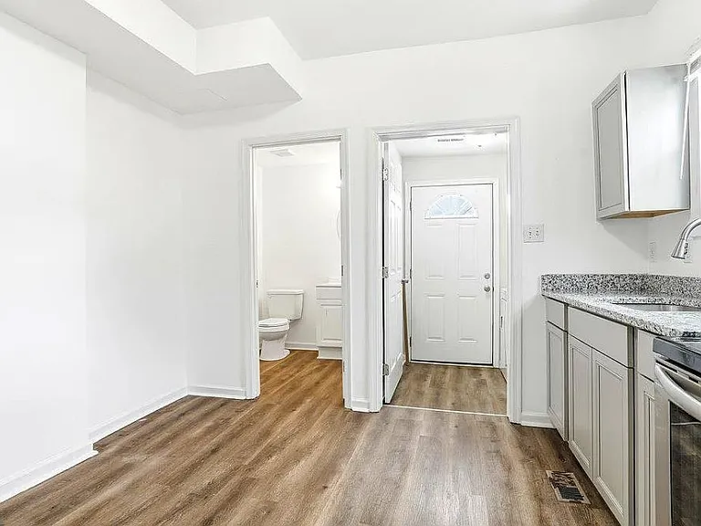 Kitchen/Bathroom