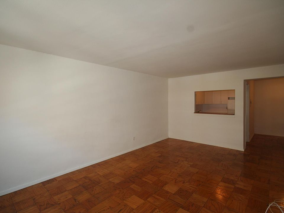 1st image of 21 Franklin Blvd #4