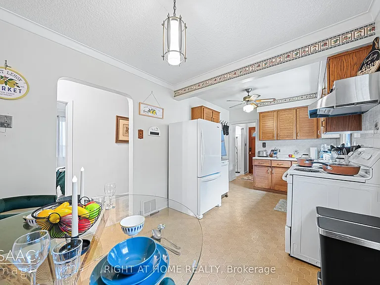 98 Yorkview Dr — Photo 14