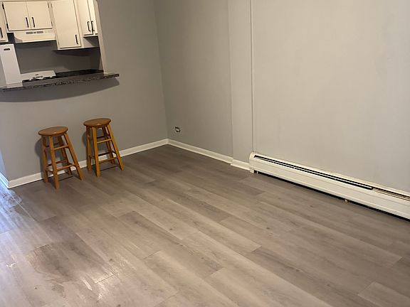 2nd image of 6446 N Milwaukee Ave #2E
