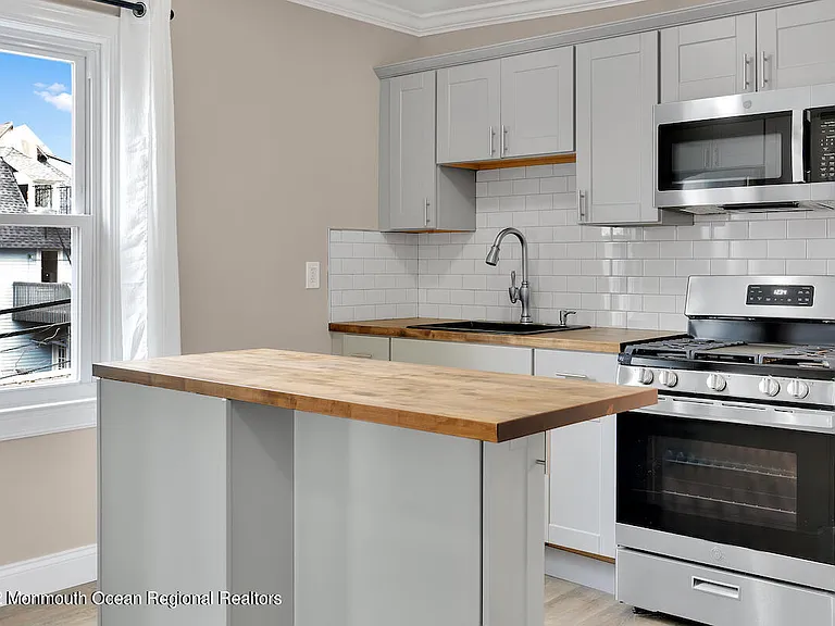 907 Bond St #2 — Photo 1