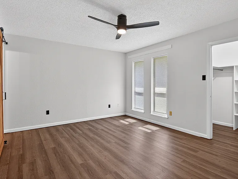 109 E Gladiola St — Photo 15