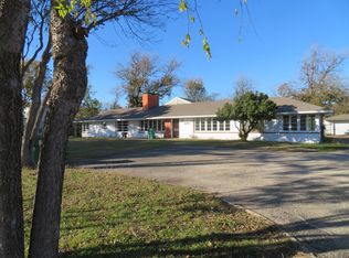 2270 W Oak St, Denton, TX 76201