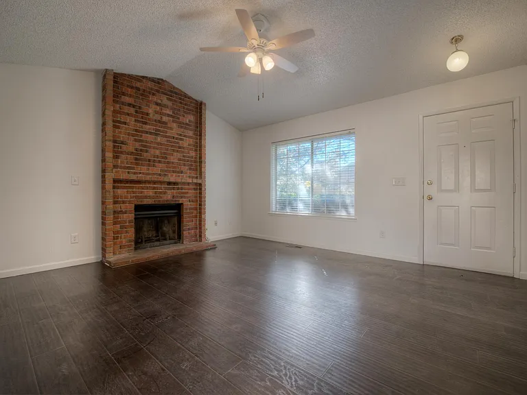 6024 Conness Way — Photo 9