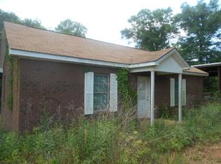 1083 Roaring Rd, Hartford, AL 36344