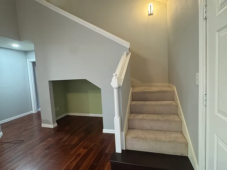 1716 E Parker Rd — Photo 2