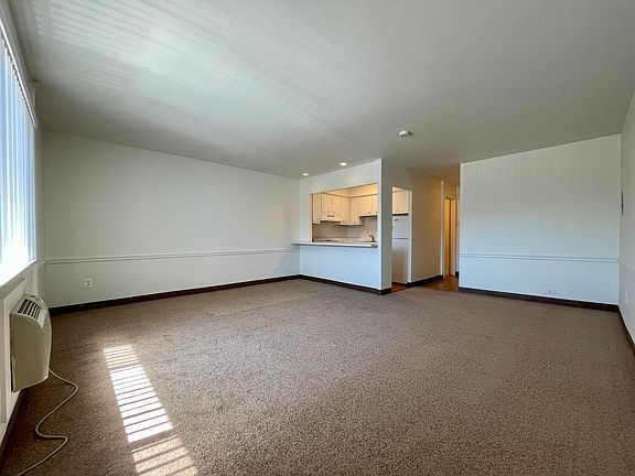 2nd image of 4020 Lindell Blvd APT 405