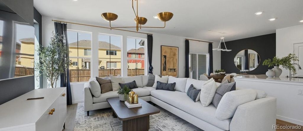 2014 Crested Lark Street