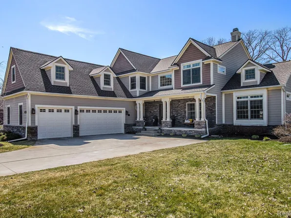 224 W Auburn Trl, Brighton, MI 48114