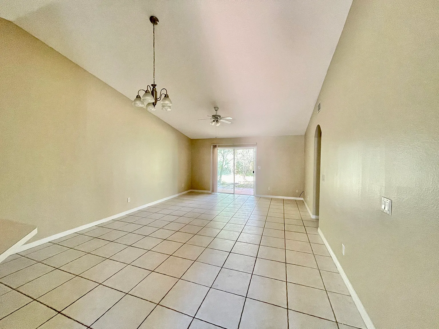 3 bed, 1275 sqft, $1,550 — Photo 2