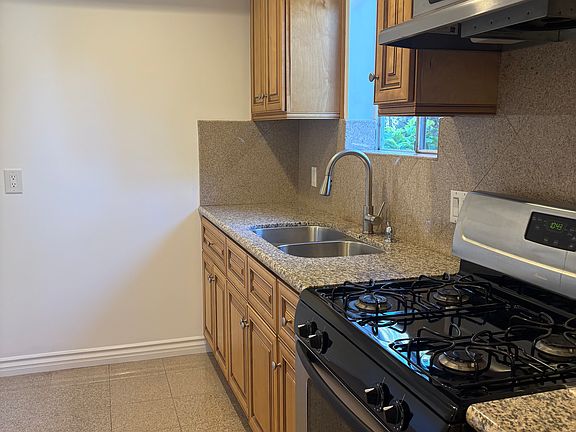 4th image of 12920 Chandler Blvd