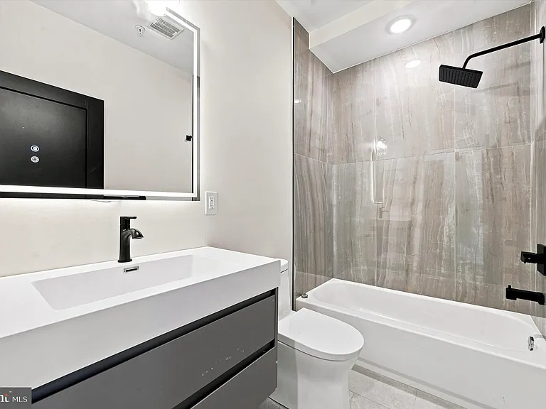 260 S 18th St #3 — Photo 7
