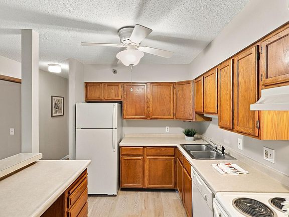 3rd image of 7600 Golden Valley Rd APT 316