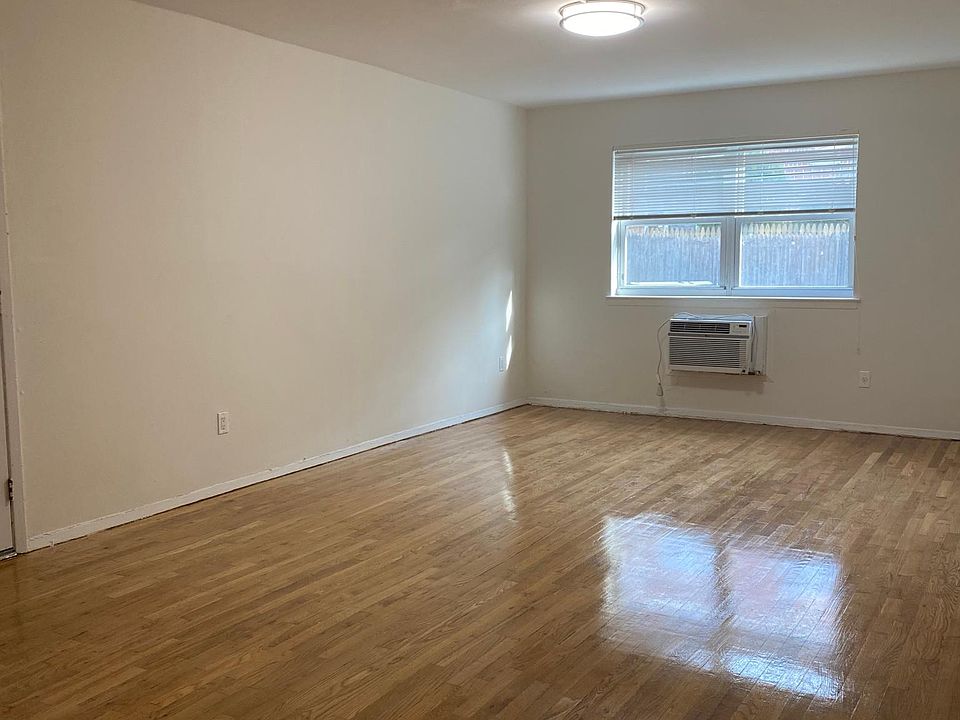 2nd image of 14929 84th St Floor 1