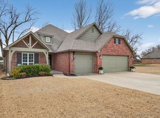 3227 Boardwalk Ct, Bartlesville, OK 74006