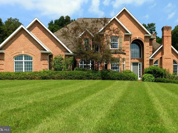 111 Picadilly Rd, Port Matilda, PA 16870