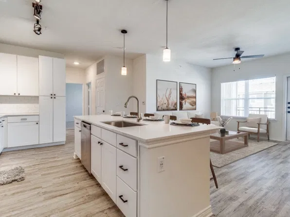 Residence at Gateway Village