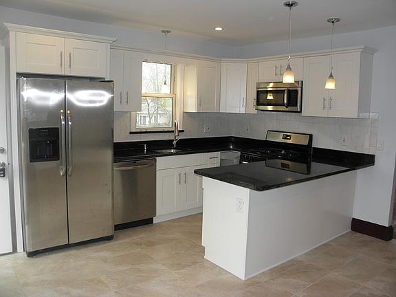 3rd image of 90 Kinsley St