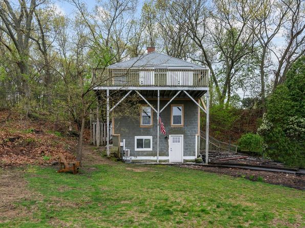 376 Arnolds Neck Dr #2