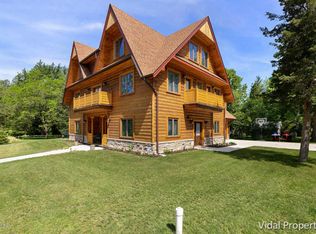 79 Pershing St, South Haven, MI 49090