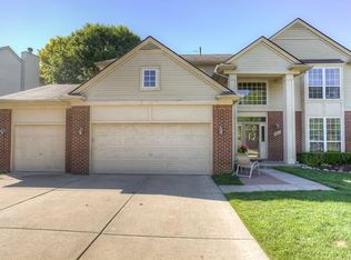 1053 Saddle Dr, South Lyon, MI