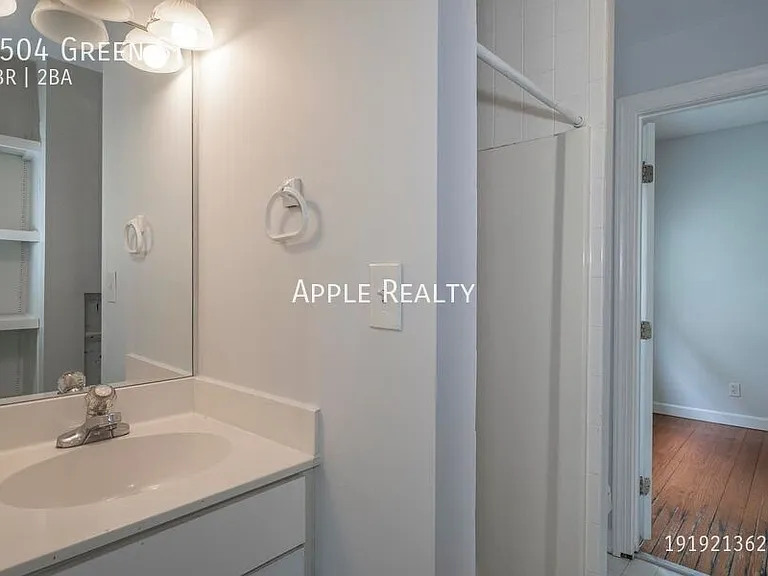 2504 Green St — Photo 5