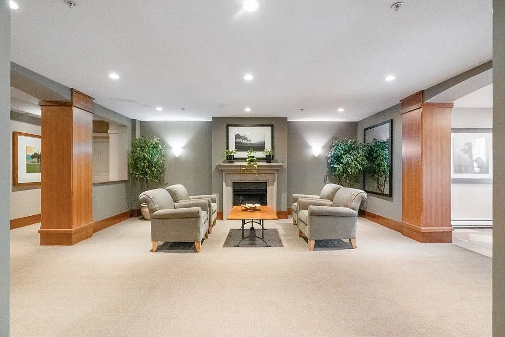 Building Photo - 7330 Salisbury Ave #213