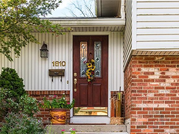 3rd image of 1810 Langview Dr