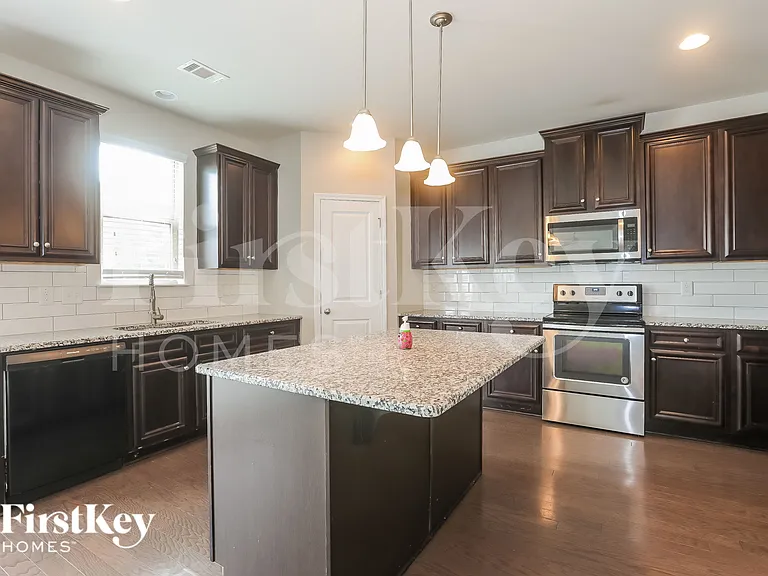 1247 Heartwood Ave — Photo 5