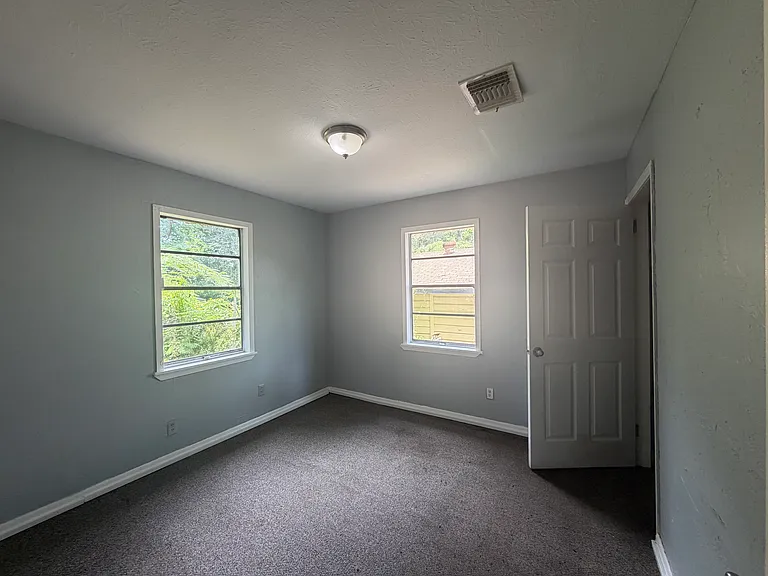 2618 Roosevelt Ave — Photo 6