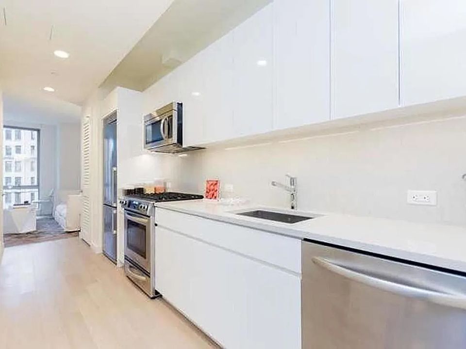 1st image of 160 Madison Ave APT 18F