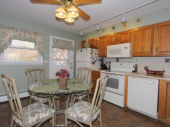 5th image of 58 Astor Dr