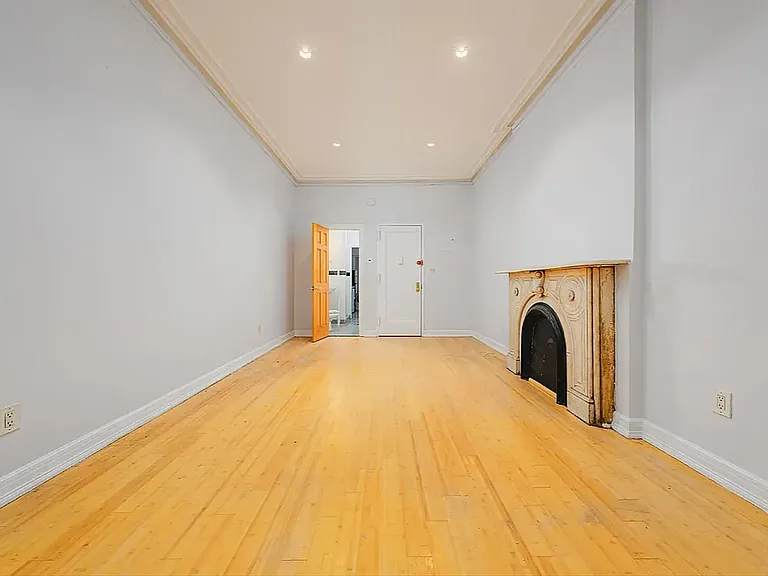 19 W 46th St #5 — Photo 2