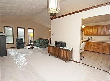 5th image of 70 Barri Dr