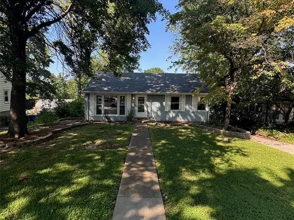 7009 Greenholly Dr, Saint Louis, MO 63123