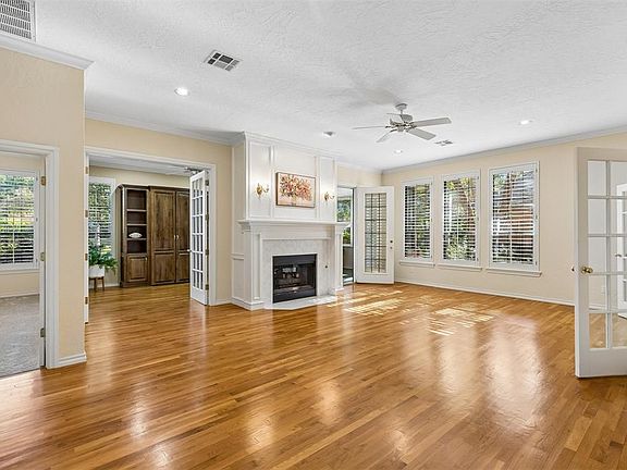 4th image of 1113 Riviera Dr