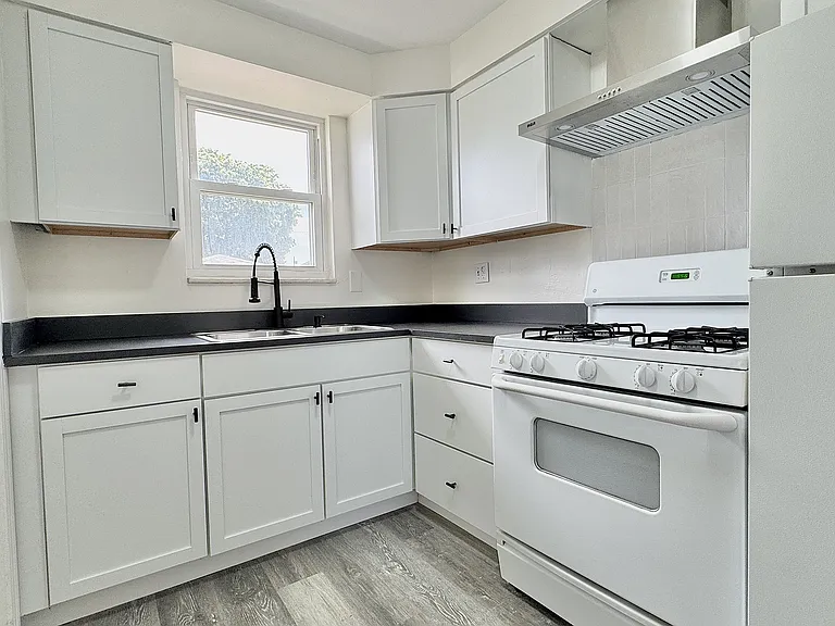 2919 Pioneer Ave #2 — Photo 3